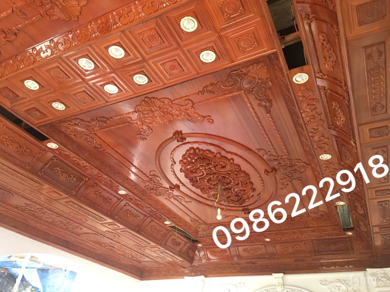 Trần Gỗ Cổ Điển Cho Biệt Thự Pháp